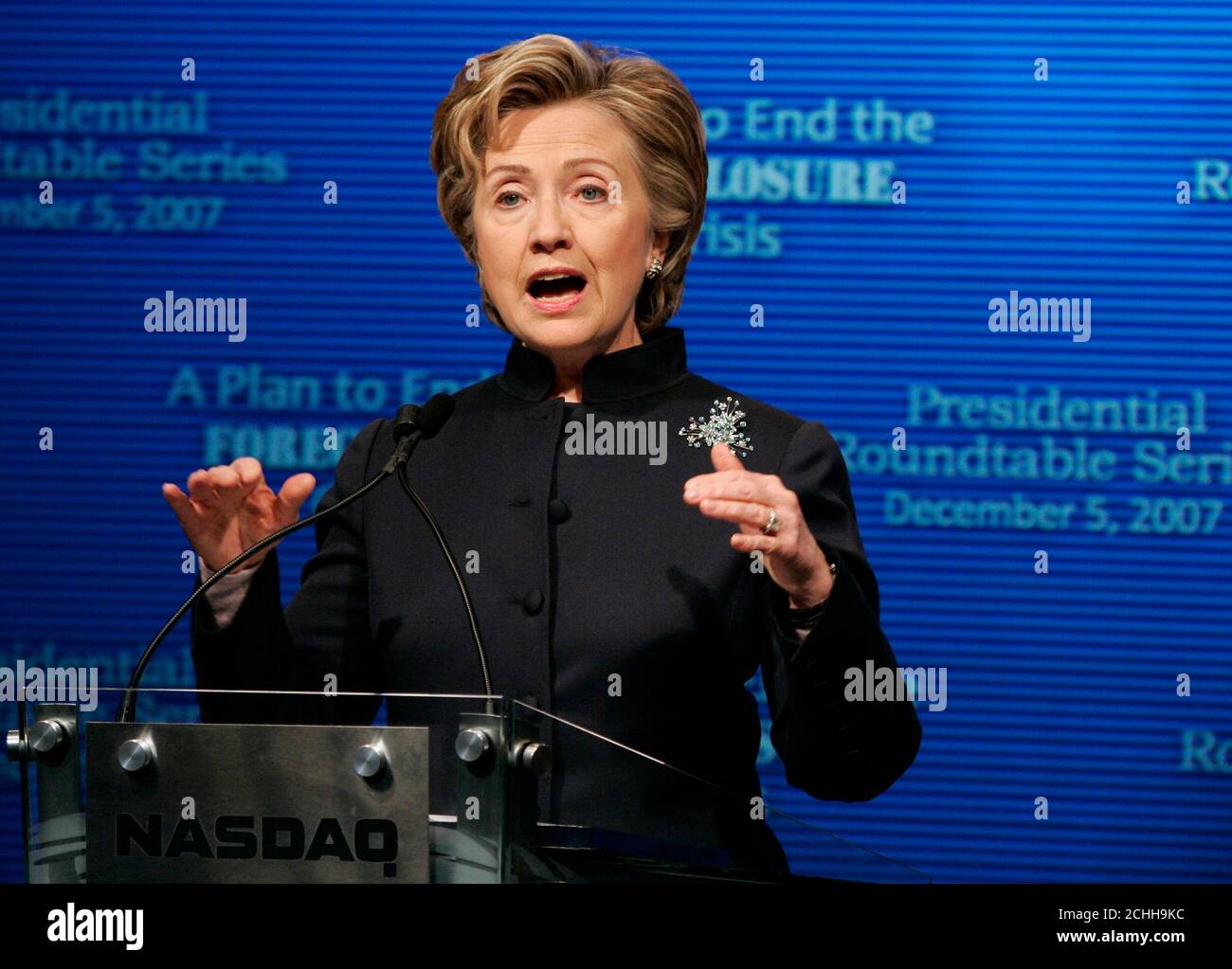 Democratic presidential candidate Senator Hillary Clinton (D-NY) delivers an economic policy address at the NASDAQ Marketsite in New York December 5, 2007. Clinton on Wednesday said Wall Street was partly to blame for the subprime mortgage mess and urged the investment community to back a five-year freeze on resets of interest rates on subprime home loans. REUTERS/Shannon Stapleton (UNITED STATES) Stock Photo