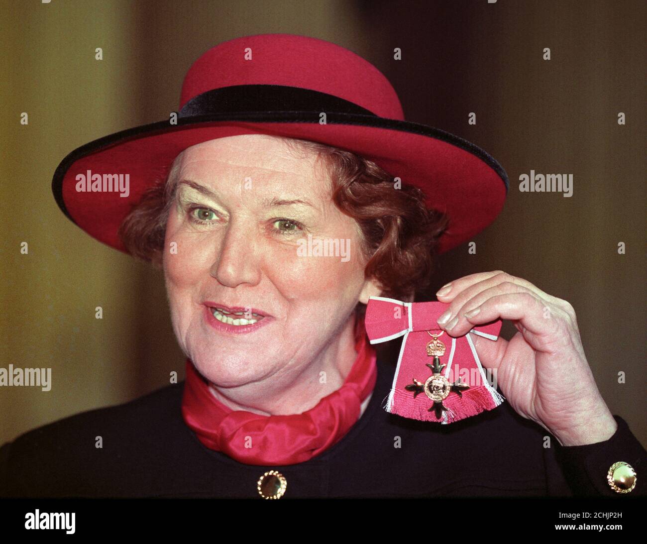 Actress Patricia Routledge, television supersnob Hyacinth Bucket, at Buckingham Palace after receiving her CBE from the Queen. Stock Photo