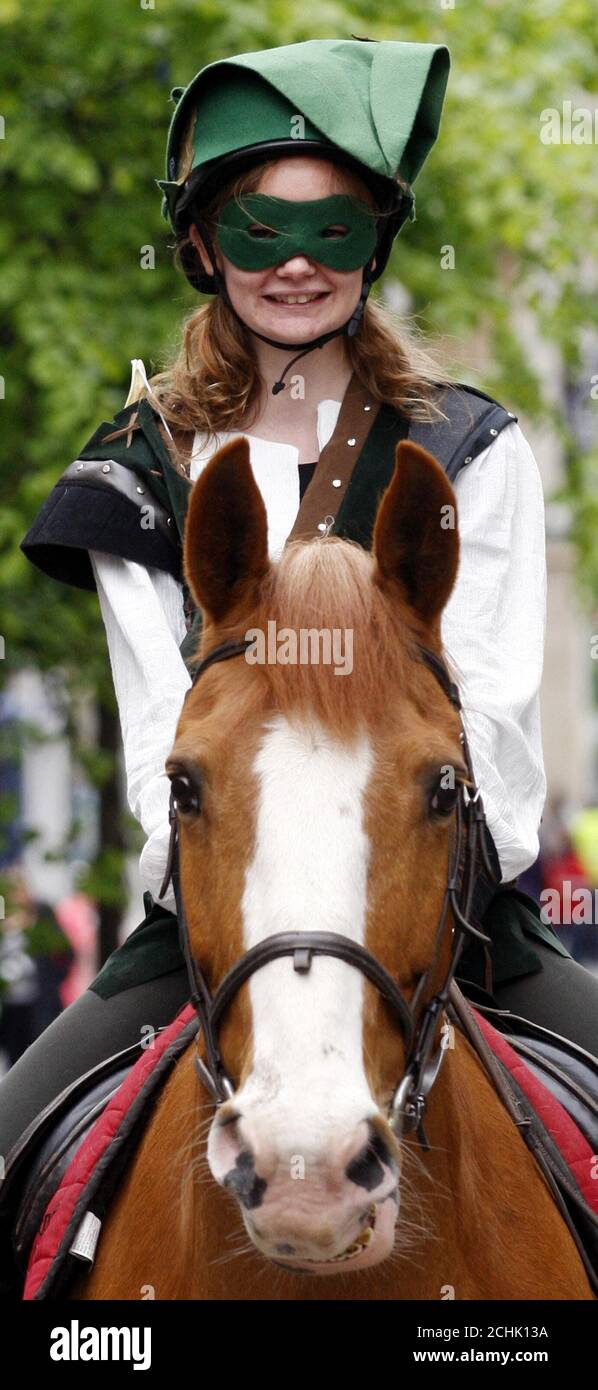 Oxfam anti-poverty campaigner Sara Cowan dressed as Robin Hood rides a horse down Buchanan Street in Glasgow to call on G20 governments to sign up to the Robin Hood Tax. Stock Photo