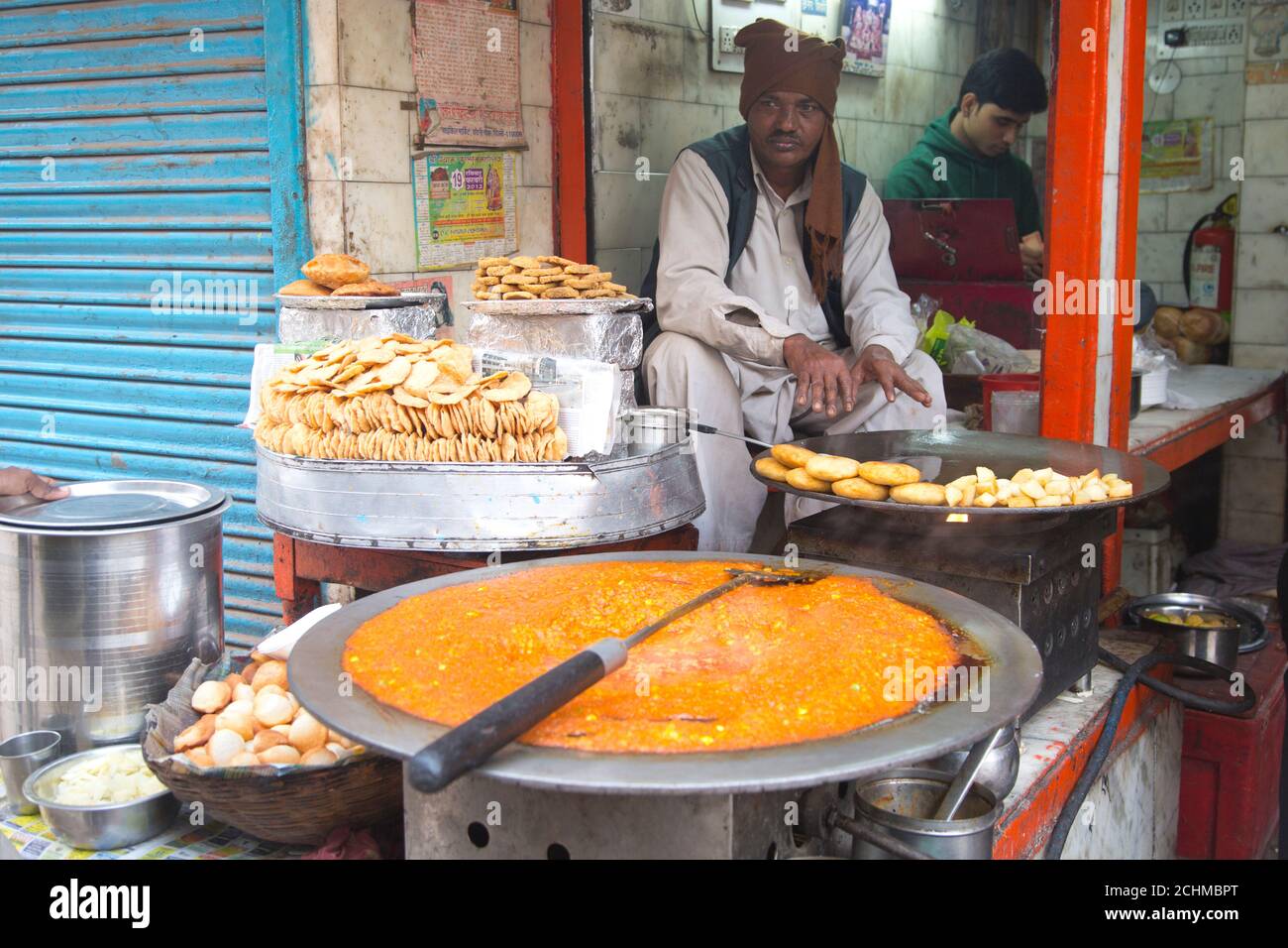 Street vendor of fried food in Delhi, India Stock Photo
