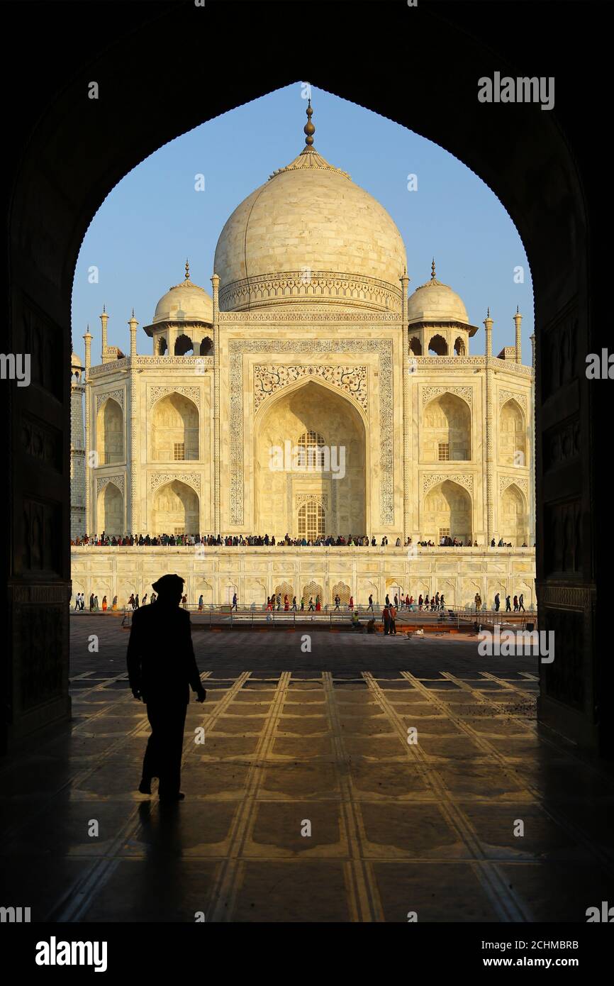 The people visit Taj Mahal editorial stock photo. Image of mumtaz - 39190153