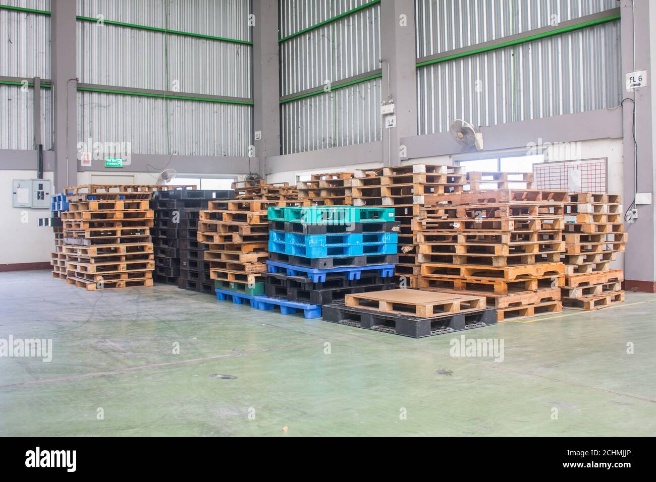 The wooden pallets, pallets ready for use Stock Photo Alamy