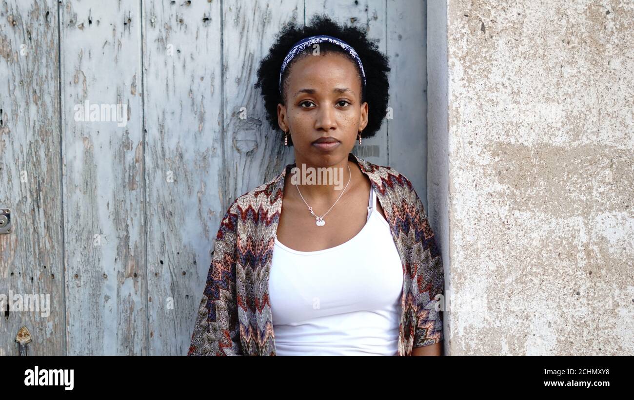 Black woman looking at camera hi-res stock photography and images - Alamy