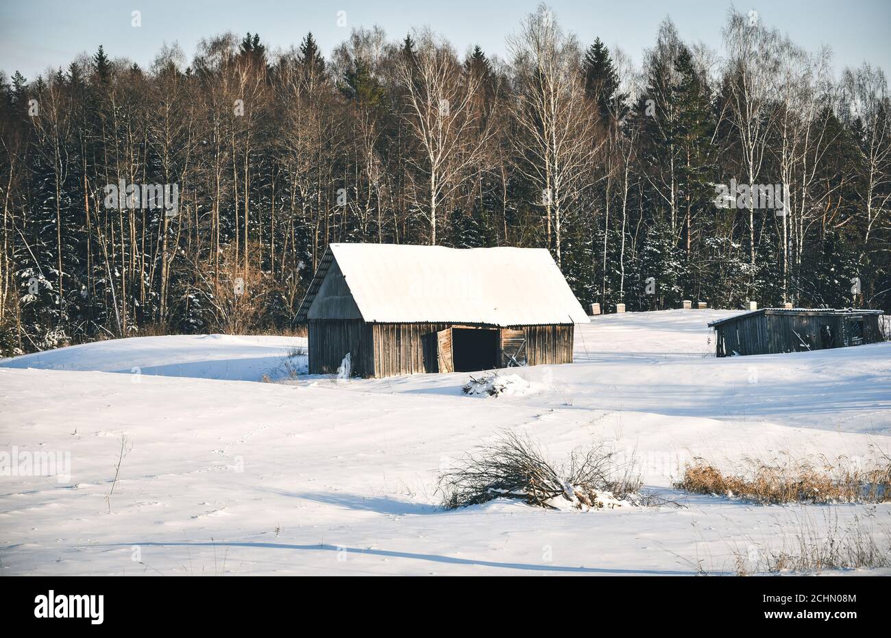 rustic weathered wood barn in the snow Stock Photo - Alamy