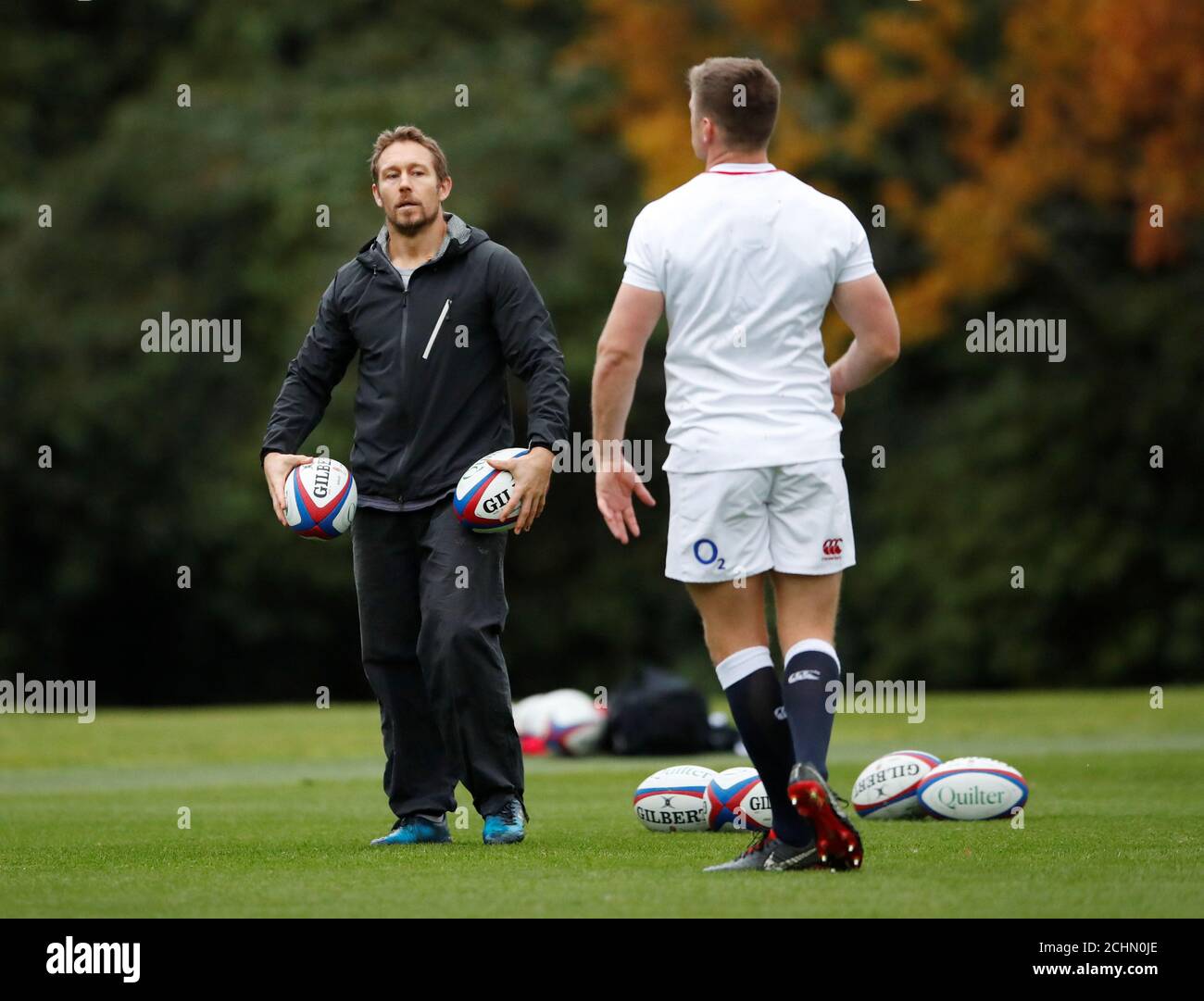 Rugby Union - England Training - Pennyhill Park Hotel, Bagshot, Britain -  November 9, 2018 England kicking coach Jonny Wilkinson talks to Owen  Farrell during training Action Images via Reuters/Andrew Boyers Stock Photo  - Alamy