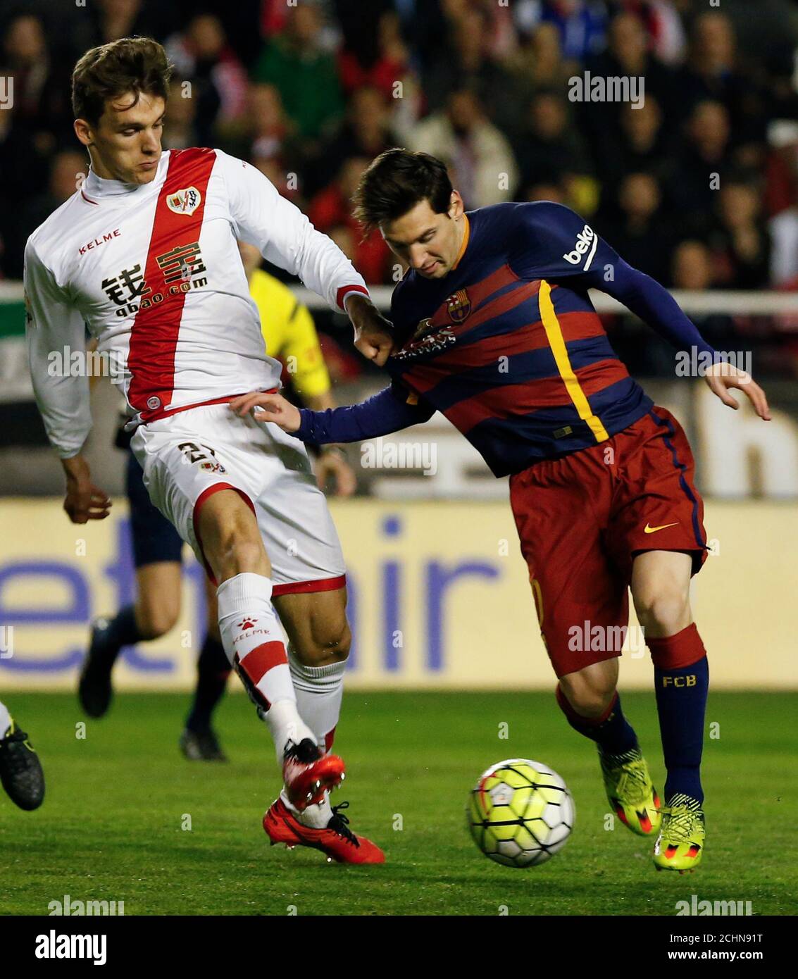 Rayo Vallecano V Barcelona Spanish Liga Bbva Vallecas Stadium Madrid Spain 3 3 16 Barcelona S Lionel Messi R And Rayo Vallecano S Diego Llorente In Action Reuters Sergio Perez Stock Photo Alamy