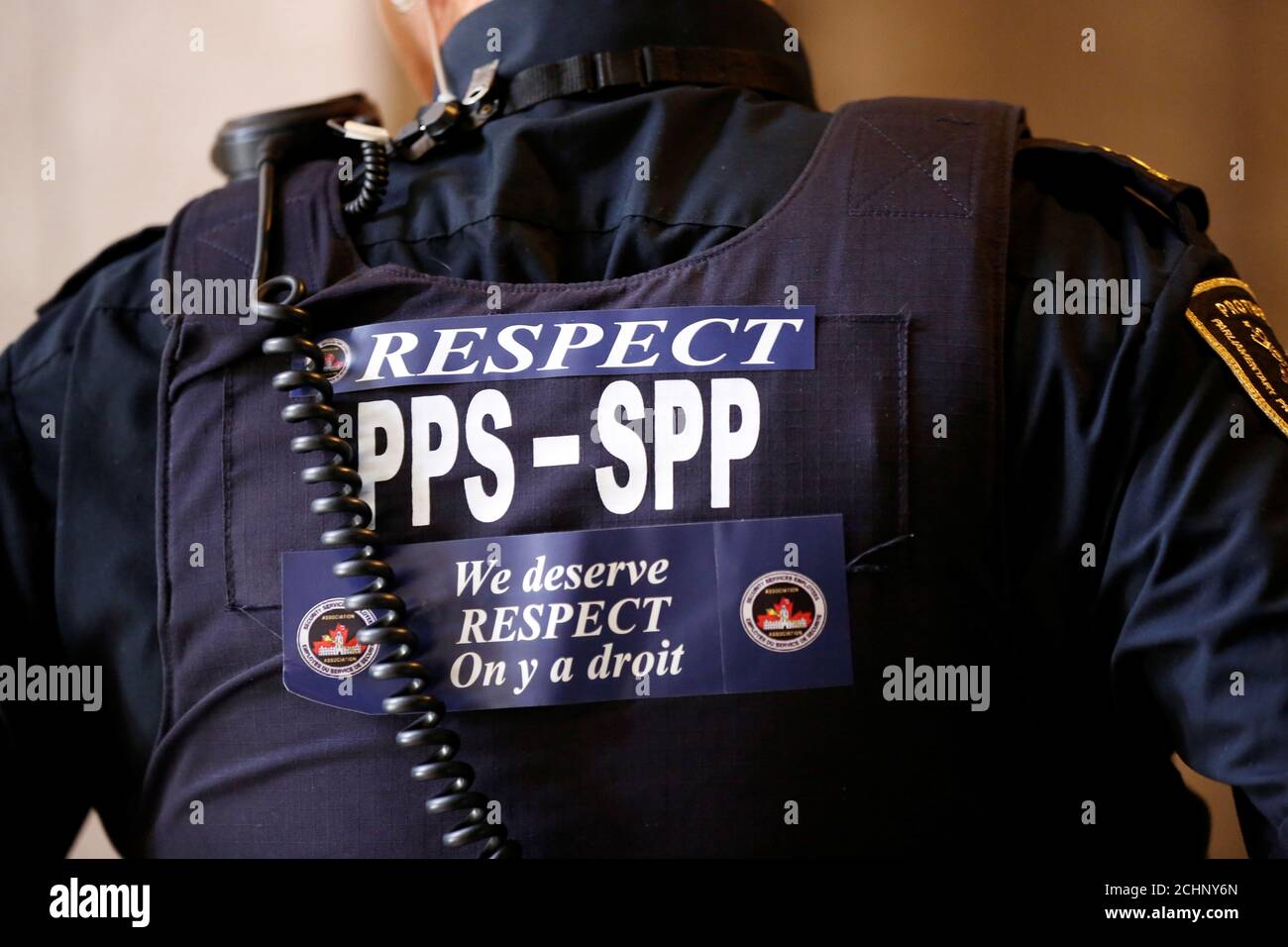 A Parliamentary Protective Service (PPS) officer wears stickers as part of an ongoing labour dispute, on Parliament Hill in Ottawa, Ontario, Canada May 18, 2017. REUTERS/Chris Wattie Stock Photo