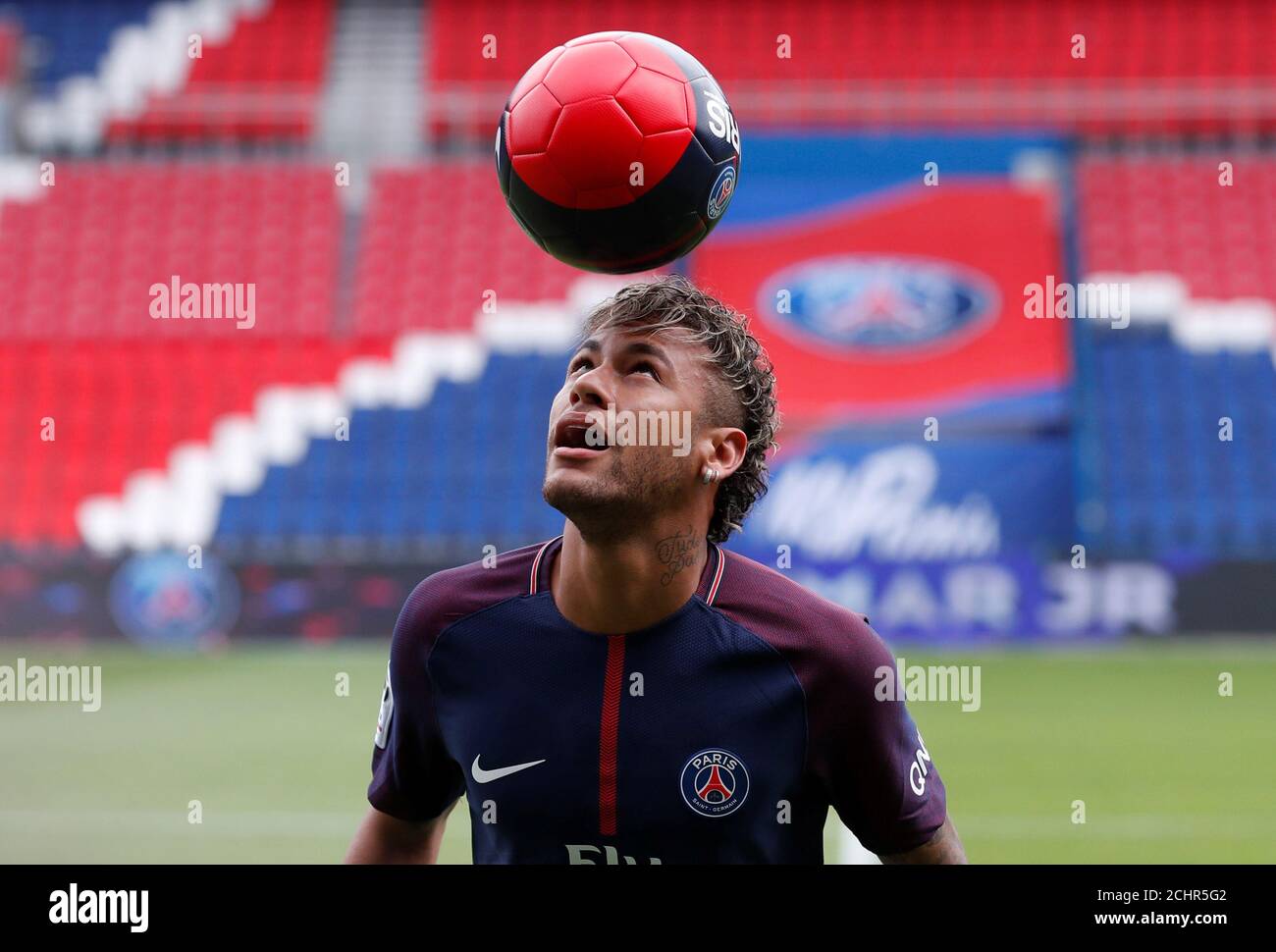 Page 11 - Neymar Jr High Resolution Stock Photography and Images - Alamy