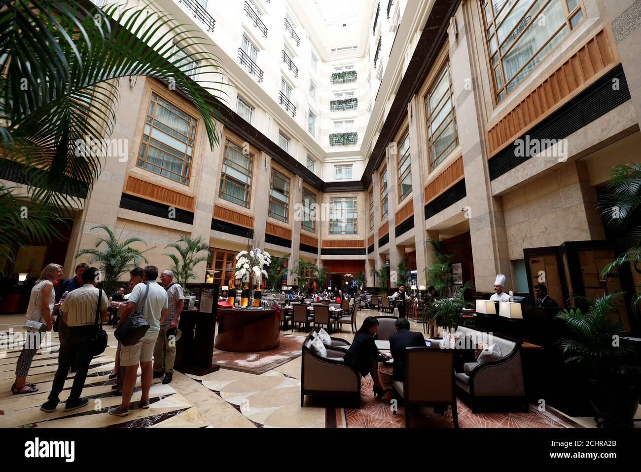 Fullerton hotel singapore lobby hi-res stock photography and images - Alamy