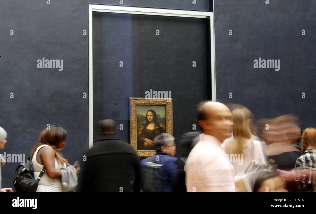Mona Lisa Queue R Code Mona lisa louvre 2019 hi-res stock photography and images - Alamy
