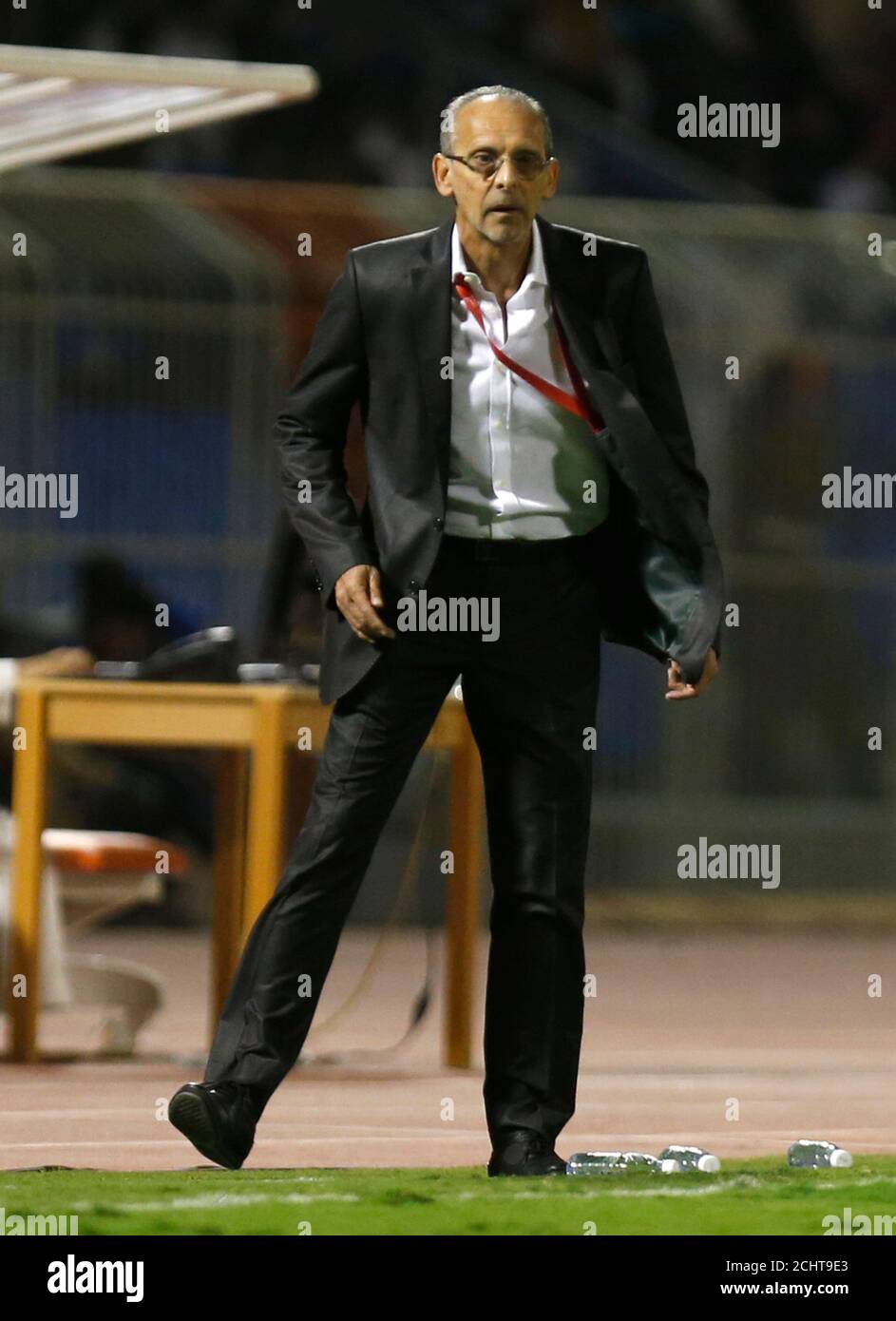 Kuwait's head coach Jorvan Vieira reacts during their Gulf Cup soccer match  against UAE in Riyadh November 17, 2014. REUTERS/Faisal Al Nasser (SAUDI  ARABIA - Tags: SPORT SOCCER Stock Photo - Alamy