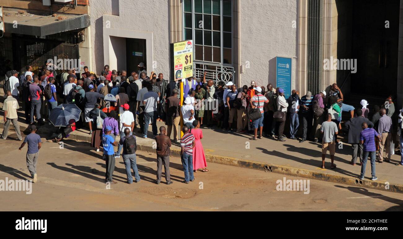 Zimbabweans queue hires stock photography and images Alamy