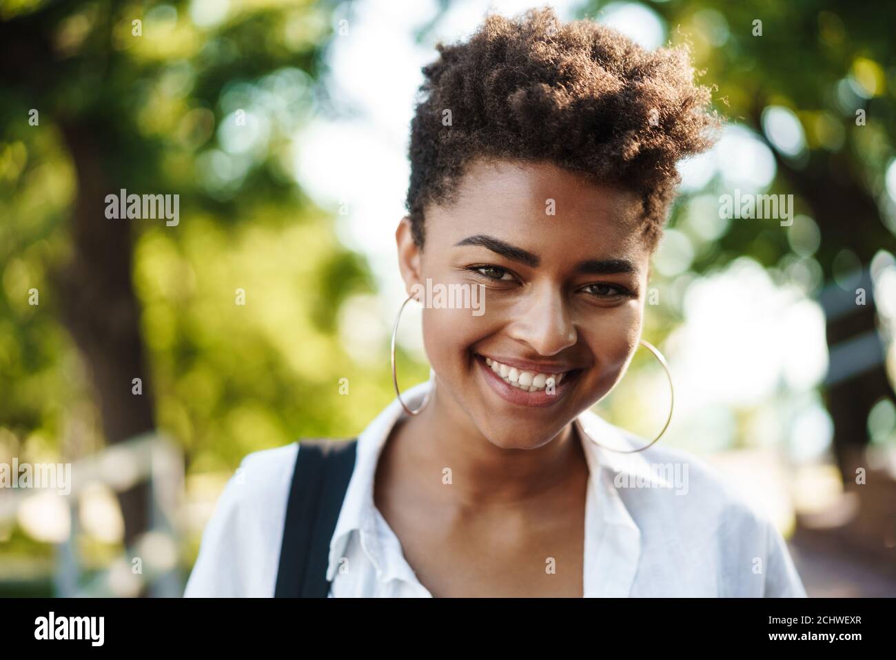 African woman walking hi-res stock photography and images - Alamy