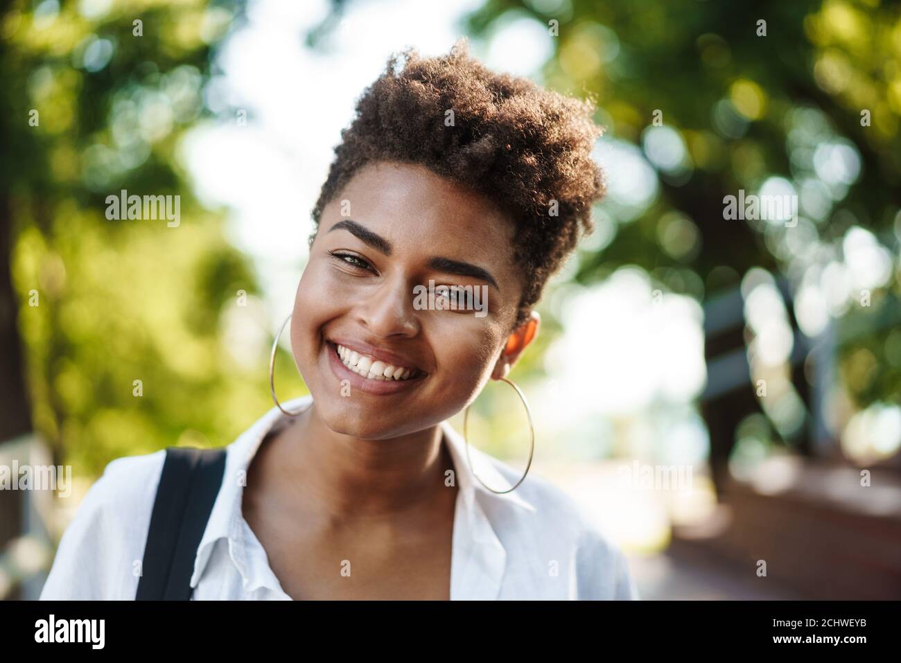 African woman walking hi-res stock photography and images - Alamy