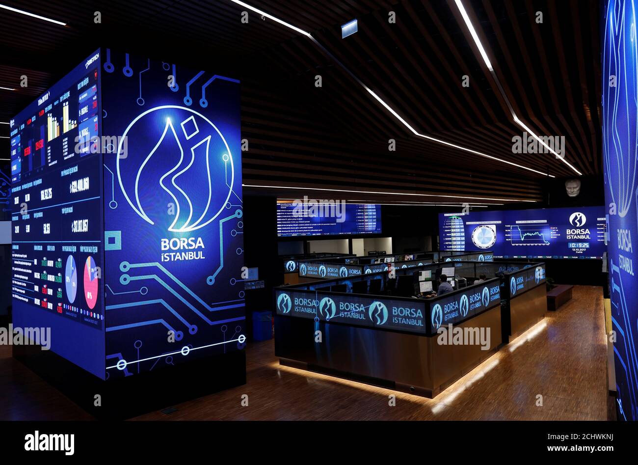 Traders work at their desks on the floor of the Borsa Istanbul in Istanbul,  Turkey October 13, 2017. REUTERS/Murad Sezer Stock Photo - Alamy