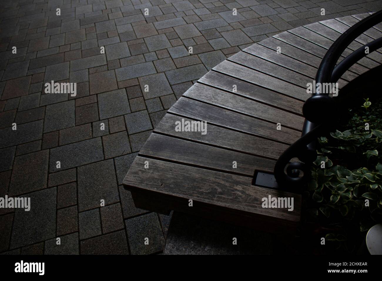 An empty bench in an urban square Stock Photo - Alamy