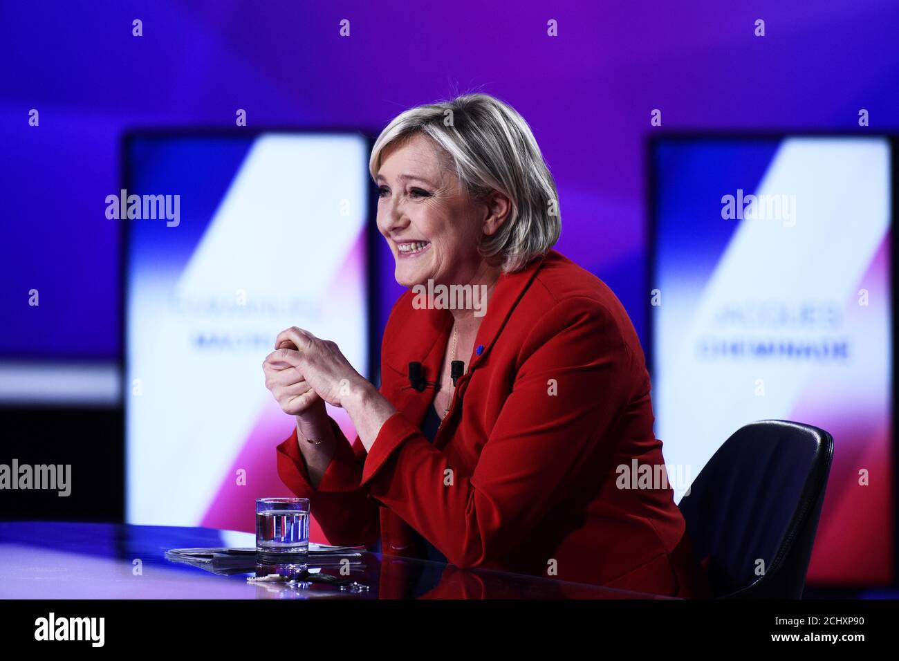 Le bureau french tv show hi-res stock photography and images - Alamy