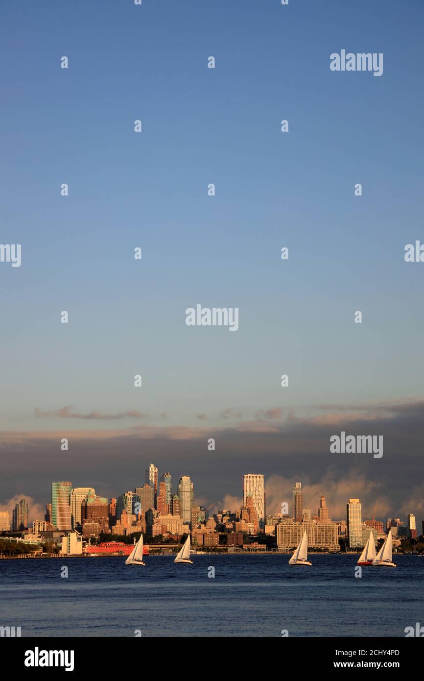 New york harbor sailboats hi-res stock photography and images - Alamy