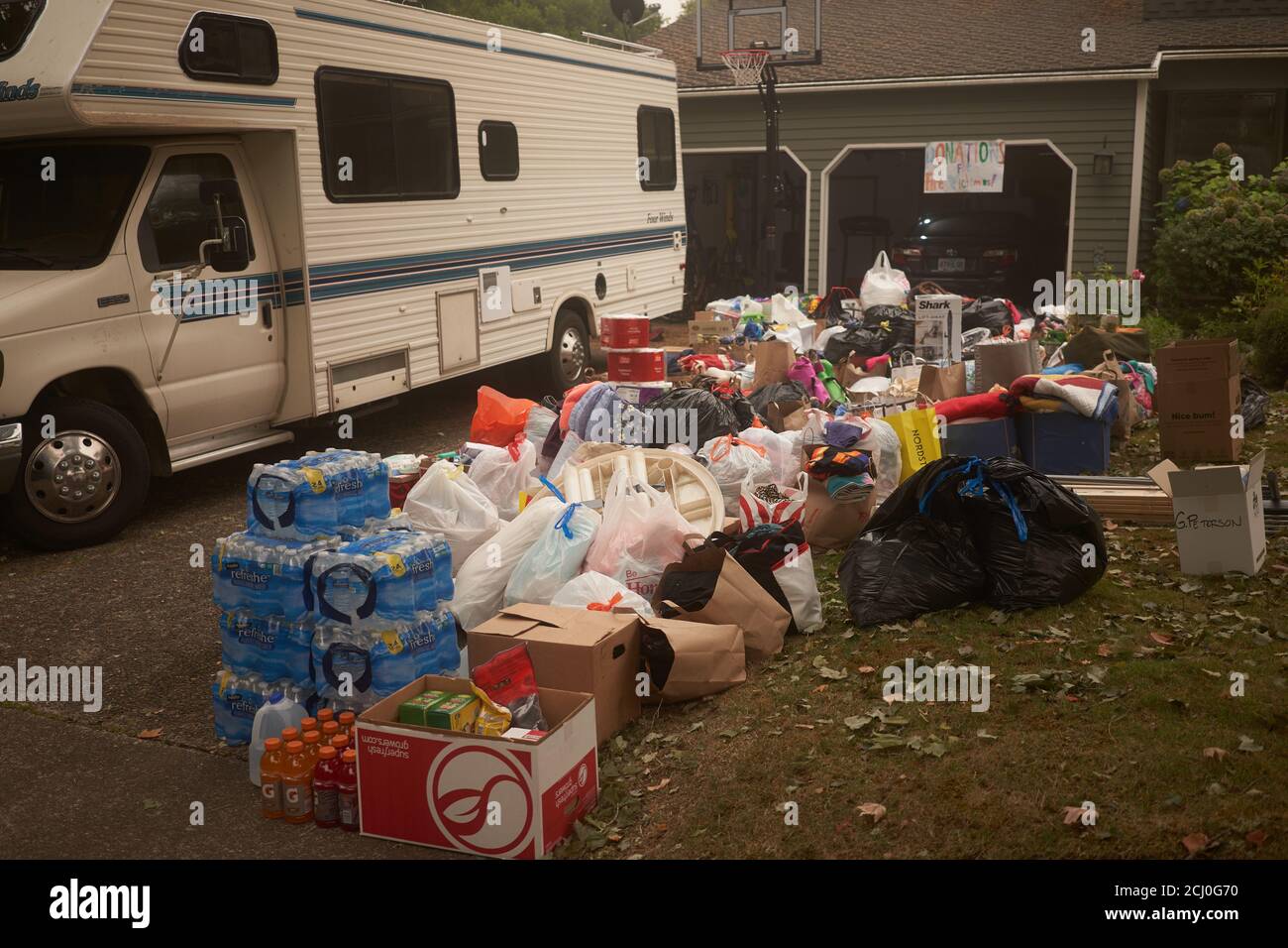 Fire victim donation hires stock photography and images Alamy