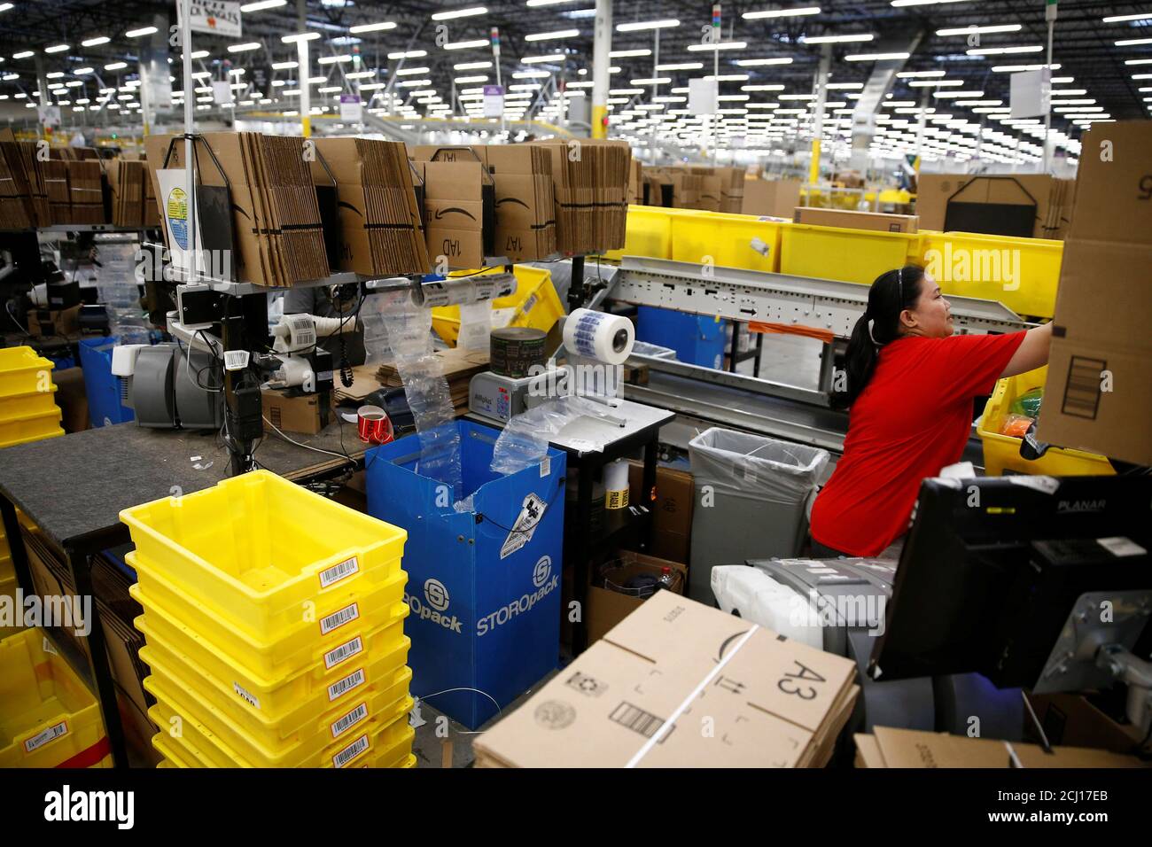 Fulfilling food orders hires stock photography and images Alamy