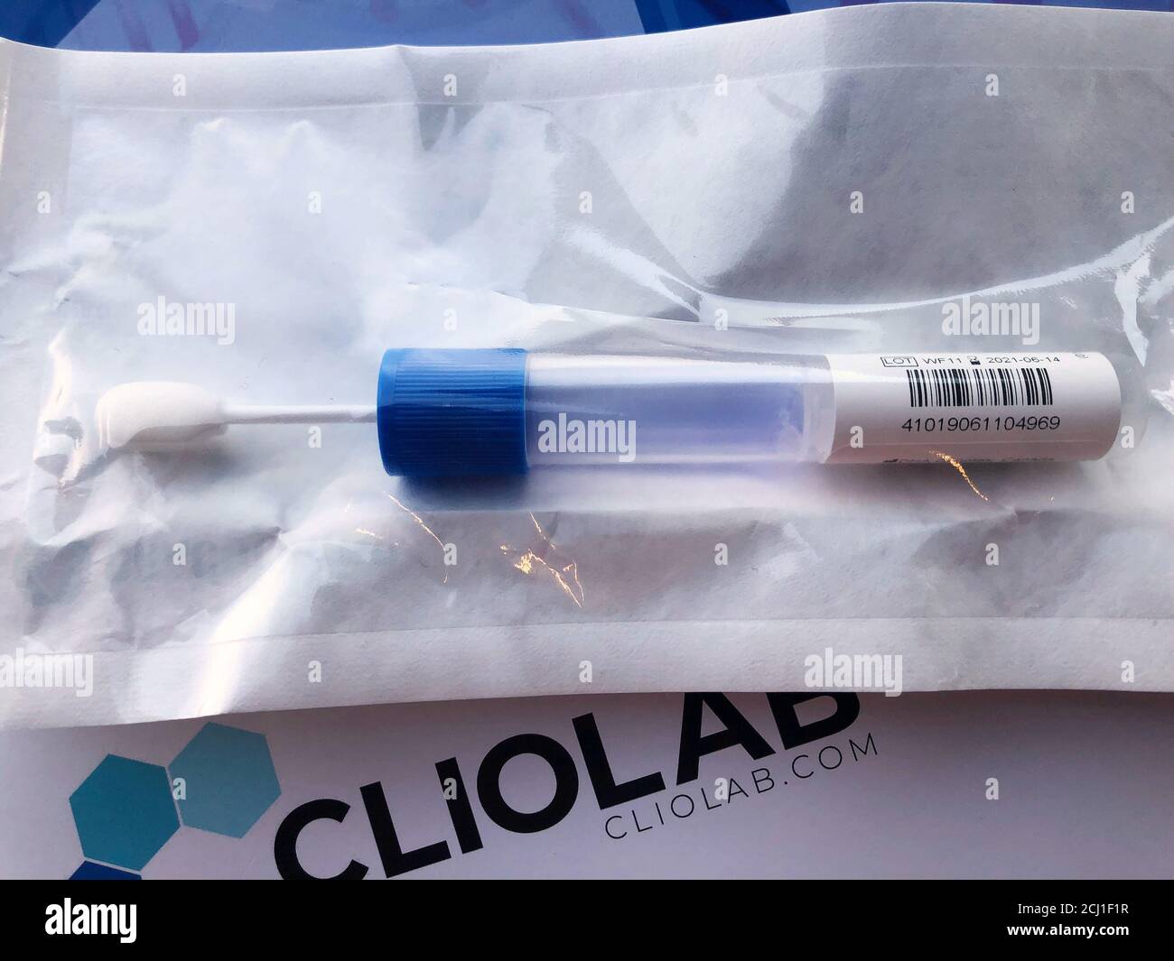 Cheek swab dna hires stock photography and images Alamy