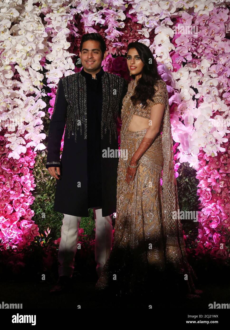 Akash ambani and shloka mehta hi-res stock photography and images - Alamy