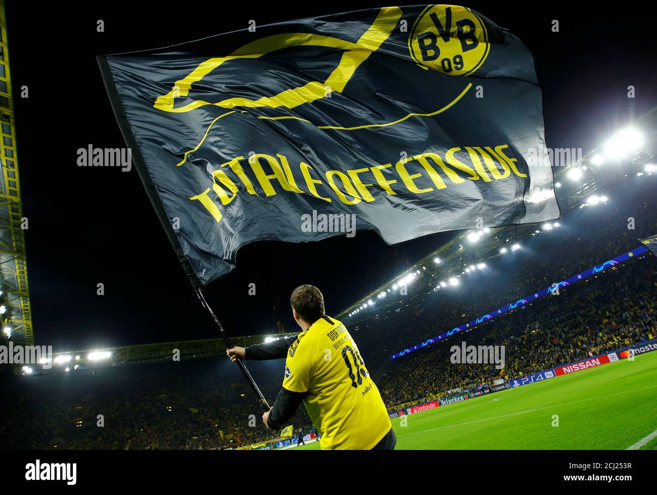 GLUUGES The FC Football Club Hanging Flag for Indoor or Outdoor by Borussia Dortmund Fan