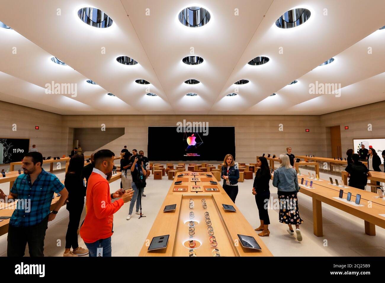 Guests attend the preview of the redesigned and reimagined Apple Fifth Avenue store in New York, U.S., September 19, 2019. REUTERS/Brendan McDermid Stock Photo