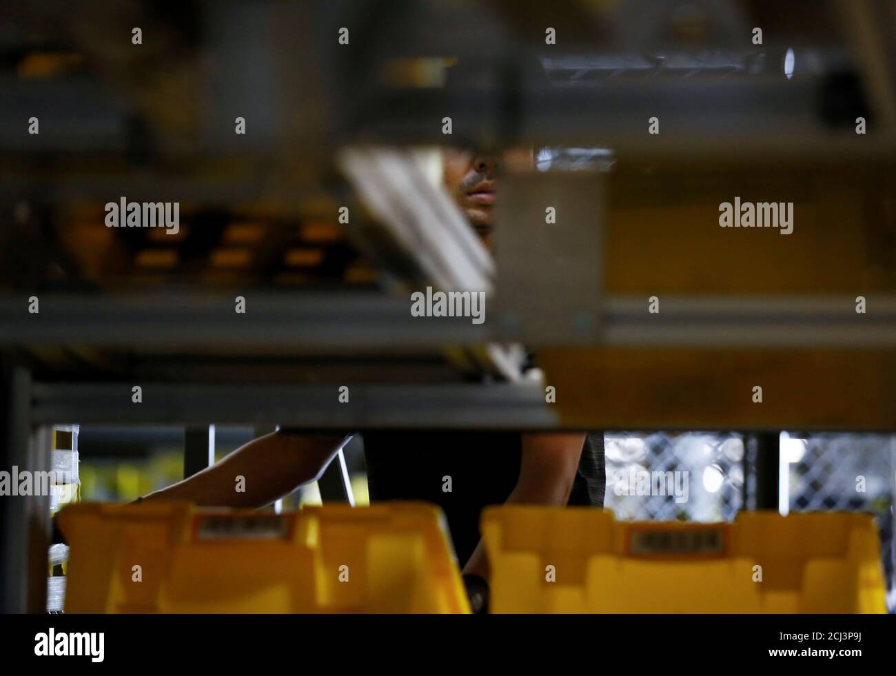 Amazon fulfillment picker hires stock photography and images Alamy