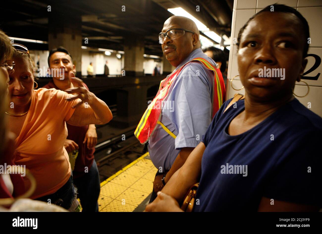 A New York MTA employee (C) gives directions to a commuters during the evening rush after the trains were shut down as a result of a power outage in parts of New York June 27, 2007. A power outage struck parts of Manhattan's wealthy Upper East Side during a heat wave on Wednesday, shutting down some subway service and schools while forcing an evacuation of a major art museum.  REUTERS/Brendan McDermid (UNITED STATES) Stock Photo