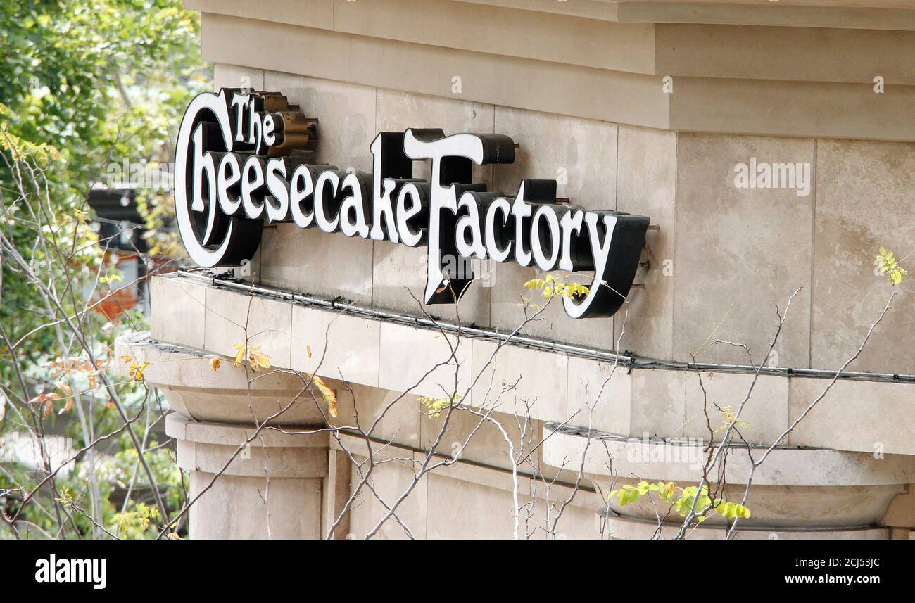 Cheesecake factory sign hi-res stock photography and images - Alamy