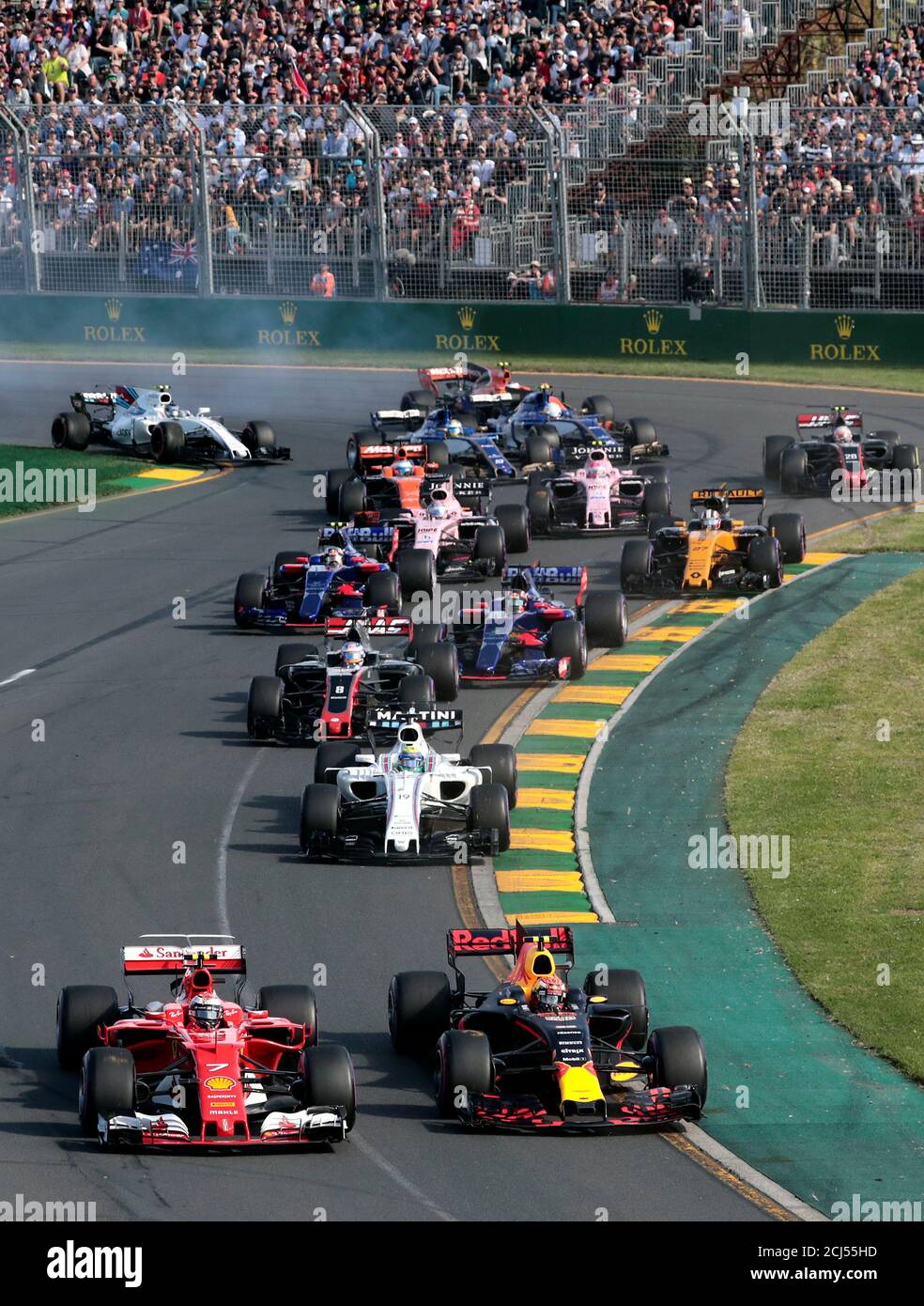 manipulere klamre sig eftermiddag Formula One - F1 - Australian Grand Prix - Melbourne, Australia - 26/03/2017  - Formula One drivers at the first corner at the start of the Australian  Grand Prix. REUTERS/Jason Reed Stock Photo - Alamy