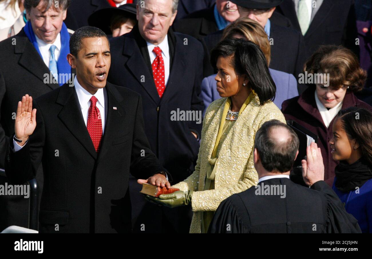 The 44th President of the United States, Barack Obama, takes the oath given by US. Supreme Chief Justice John Roberts, Jr. (lower R) during the inauguration ceremony in Washington, January 20, 2009. Michelle Obama holds a Bible used by President Abraham Lincoln at his inauguration in 1861. Daughter Malia (R) looks on.     REUTERS/Jim Bourg (UNITED STATES) Stock Photo