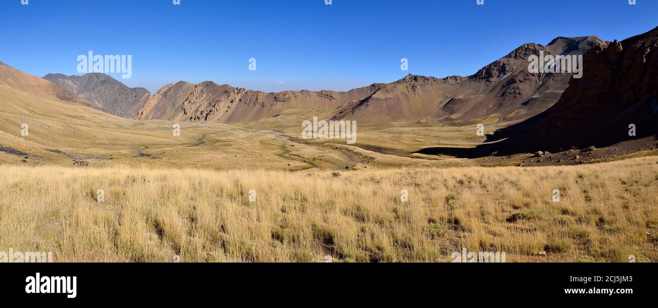 Iran, view over Hezar Som plateau towards Lashgarak, Alam Kuh area, Takht-e Suleyman Massif, Alborz Mountains Stock Photo