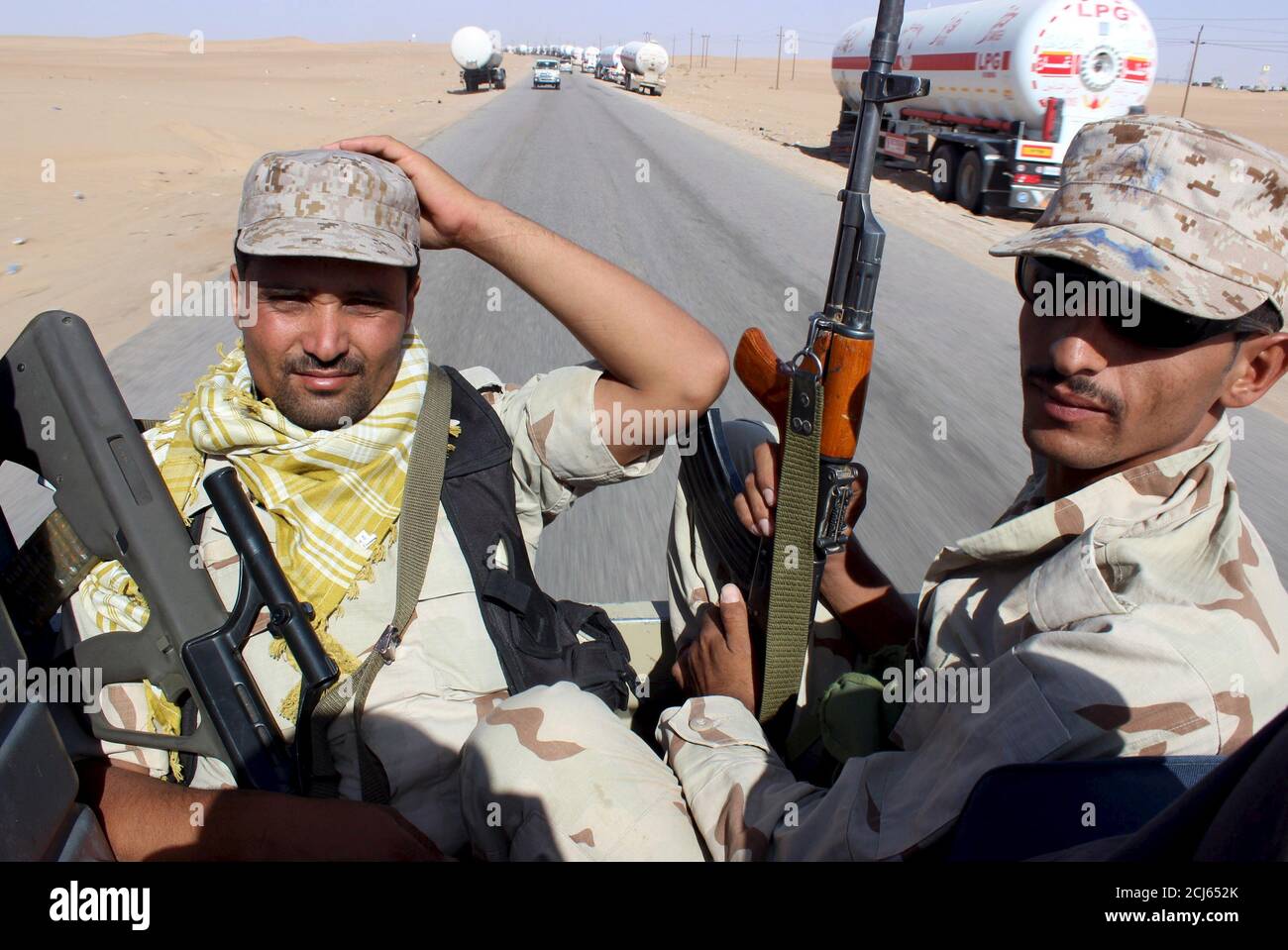Yemeni soldiers trained by Saudi Arabia drive past empty gas tankers near the Marib oil fields, Yemen October 15, 2015. Marib is a city that is heavily armed even by the standards of Yemen, where the ready availability of weapons helped start civil war and is now preventing anyone coming out on top. Yemenis often say there are three guns for every person, a boast that has become an urgent concern in a country where the United Nations says the humanitarian situation is 'critical'. Picture taken October 15, 2015. REUTERS/Angus McDowall Stock Photo