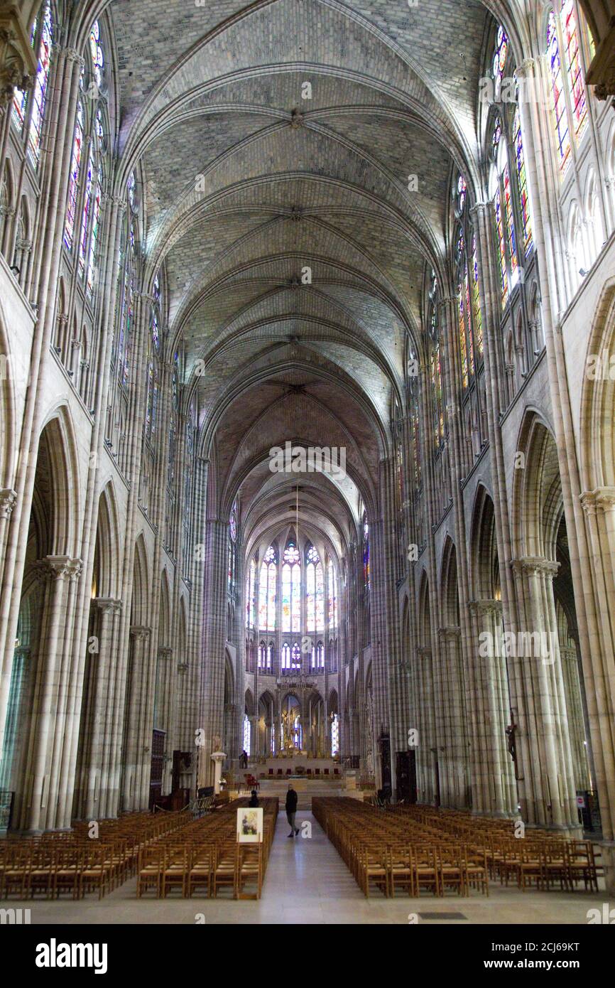 Saint denis basilica interior hi-res stock photography and images - Alamy