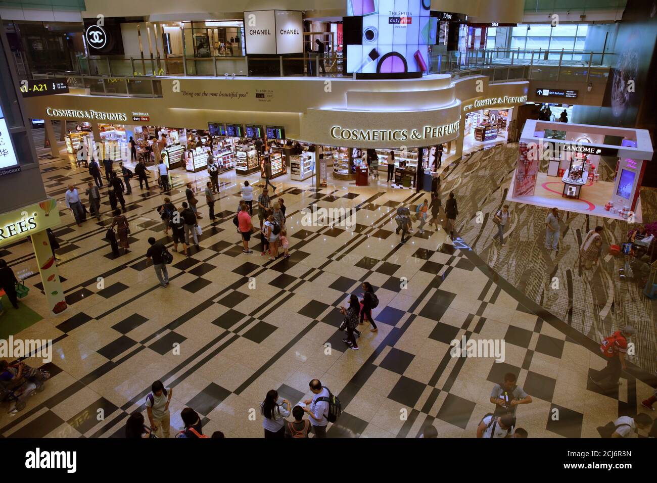 Airport duty free shops singapore hi res stock photography and images Airport duty free shops singapore hi res stock photography and images