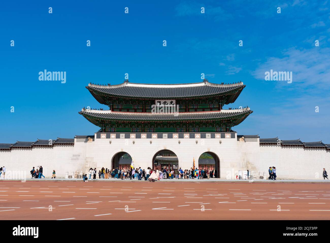 Tourists visiting Gwanghwamun Gate at Gyeongbokgung Palace in Seoul Stock Photo