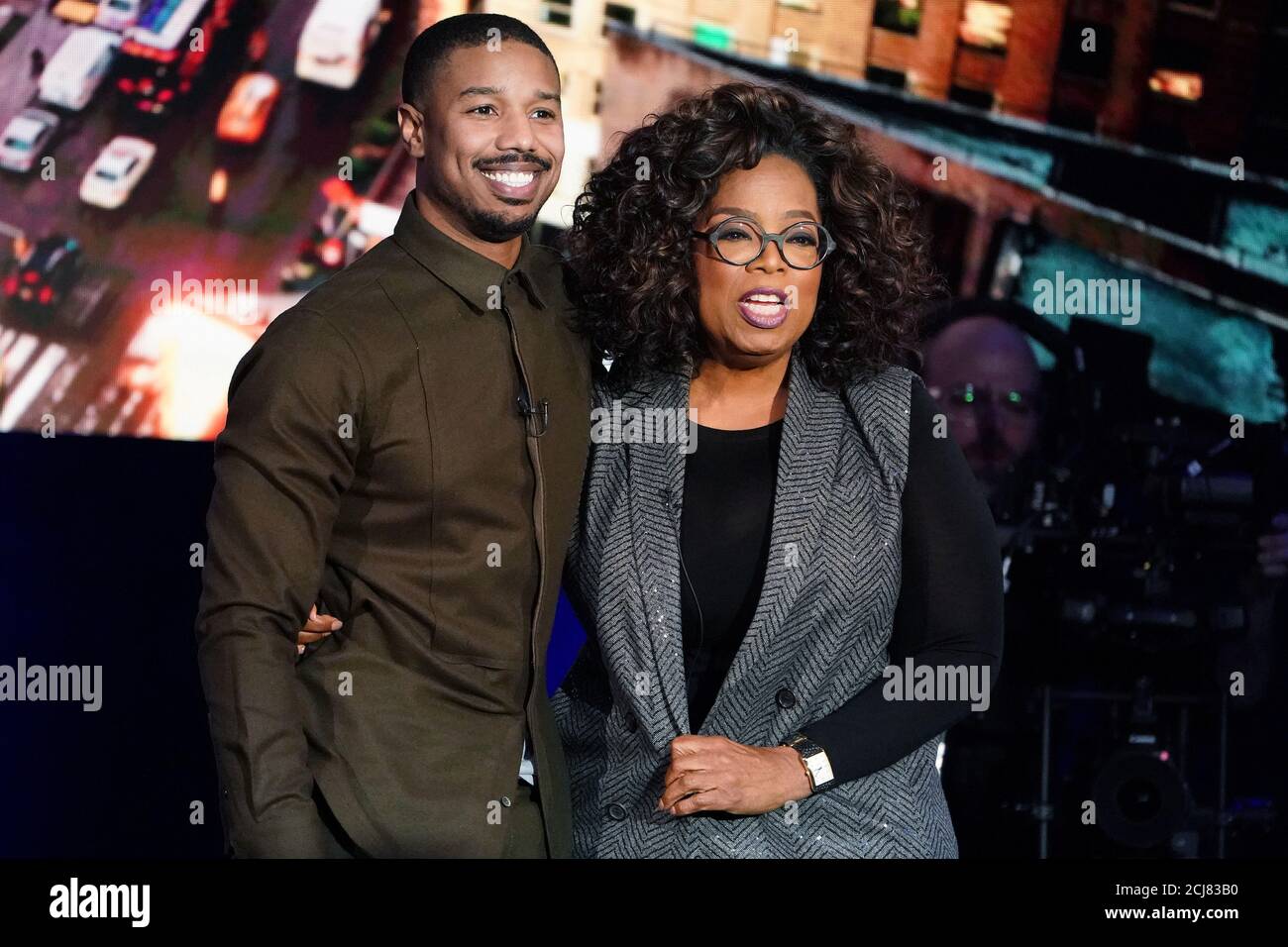 skipper Kompliment behandle Actor Michael B. Jordan hugs Oprah Winfrey on stage during a taping of her  TV show in the Manhattan borough of New York City, New York, U.S., February  5, 2019. REUTERS/Carlo Allegri