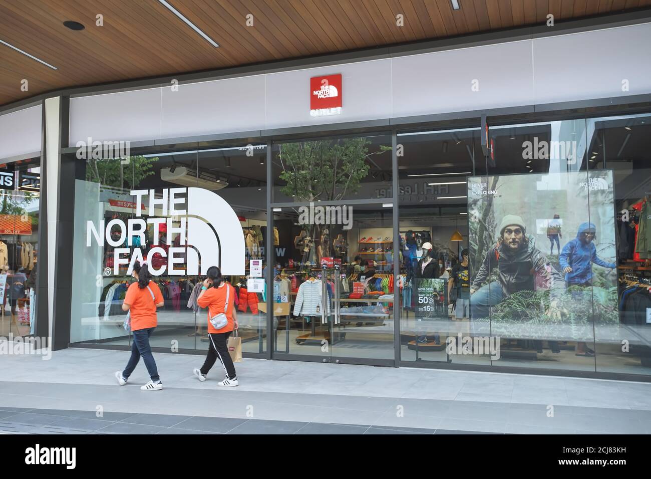Samut Prakan, Thailand - July 28, 2020: The North Face shop in Siam Premium  Outlets Bangkok. Found in 1966 as a climbing equipment store in San Franci  Stock Photo - Alamy