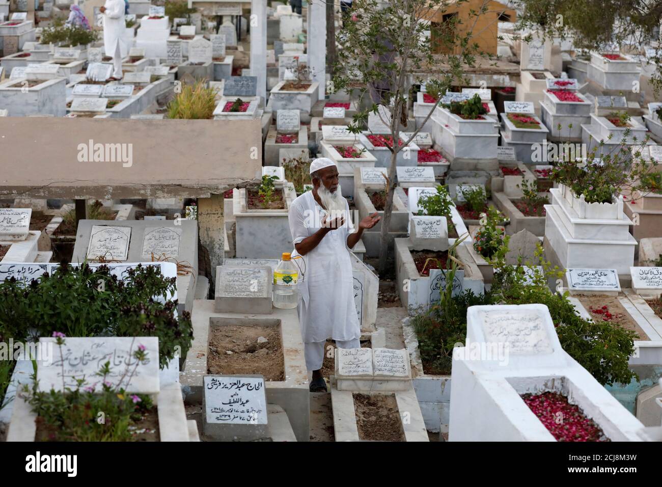 A graveyard karachi hires stock photography and images Alamy
