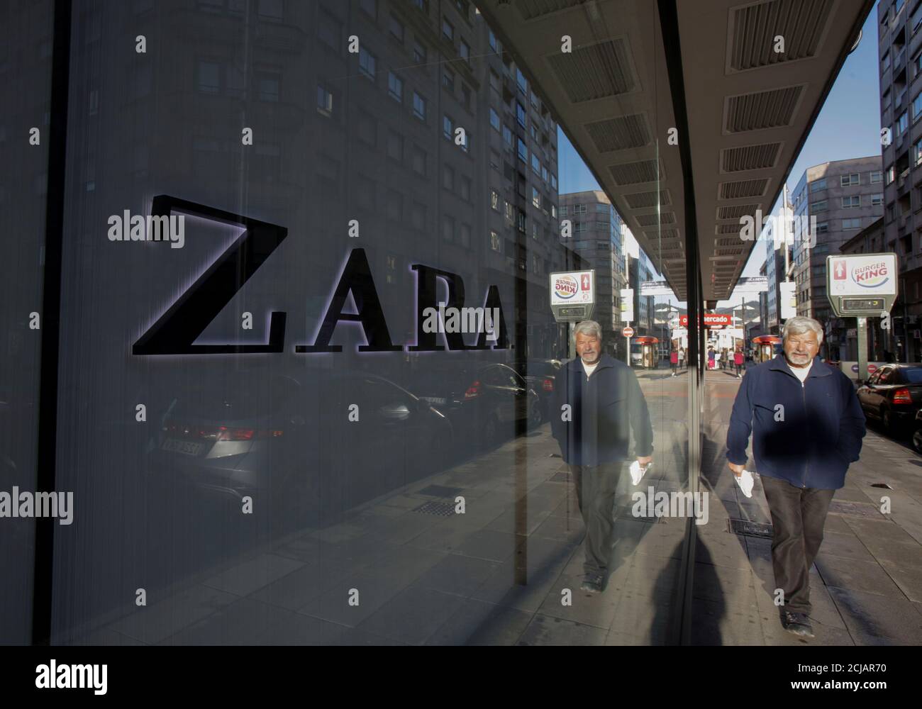 A man walks past the window of a store of Inditex's main brand Zara in  Pontevedra, Spain March 15, 2017. REUTERS/Miguel Vidal Stock Photo - Alamy