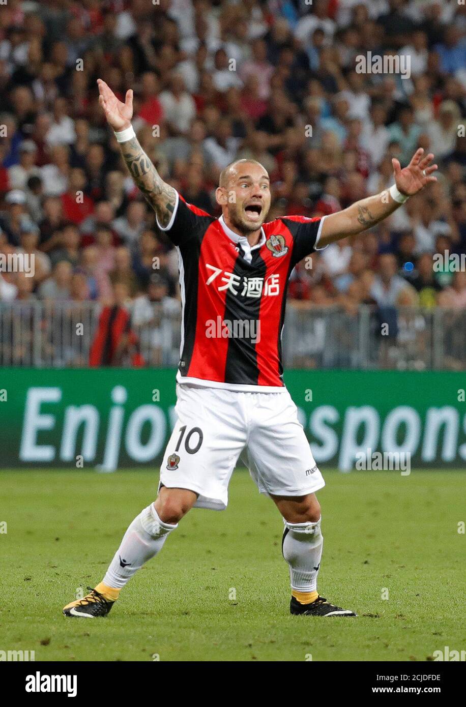 Soccer Football - Champions League Playoffs - Nice v Napoli - Nice, France  - August 22, 2017 OGC Nice's Wesley Sneijder reacts REUTERS/Eric Gaillard  Stock Photo - Alamy