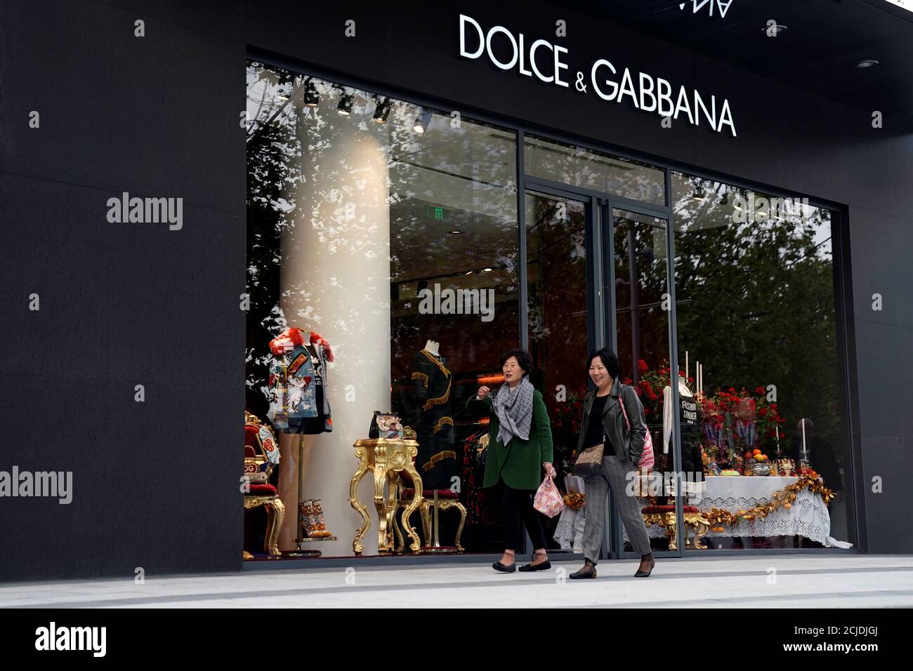 People walk past a Dolce & Gabbana store at a shopping complex in Shanghai,  China November 22, 2018. REUTERS/Aly Song Stock Photo - Alamy