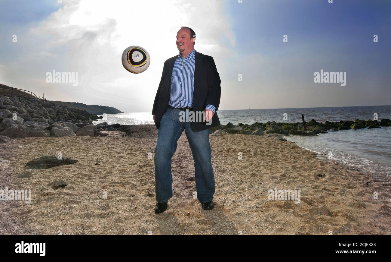 Liverpool manager rafa benitez hi-res stock photography and images - Alamy