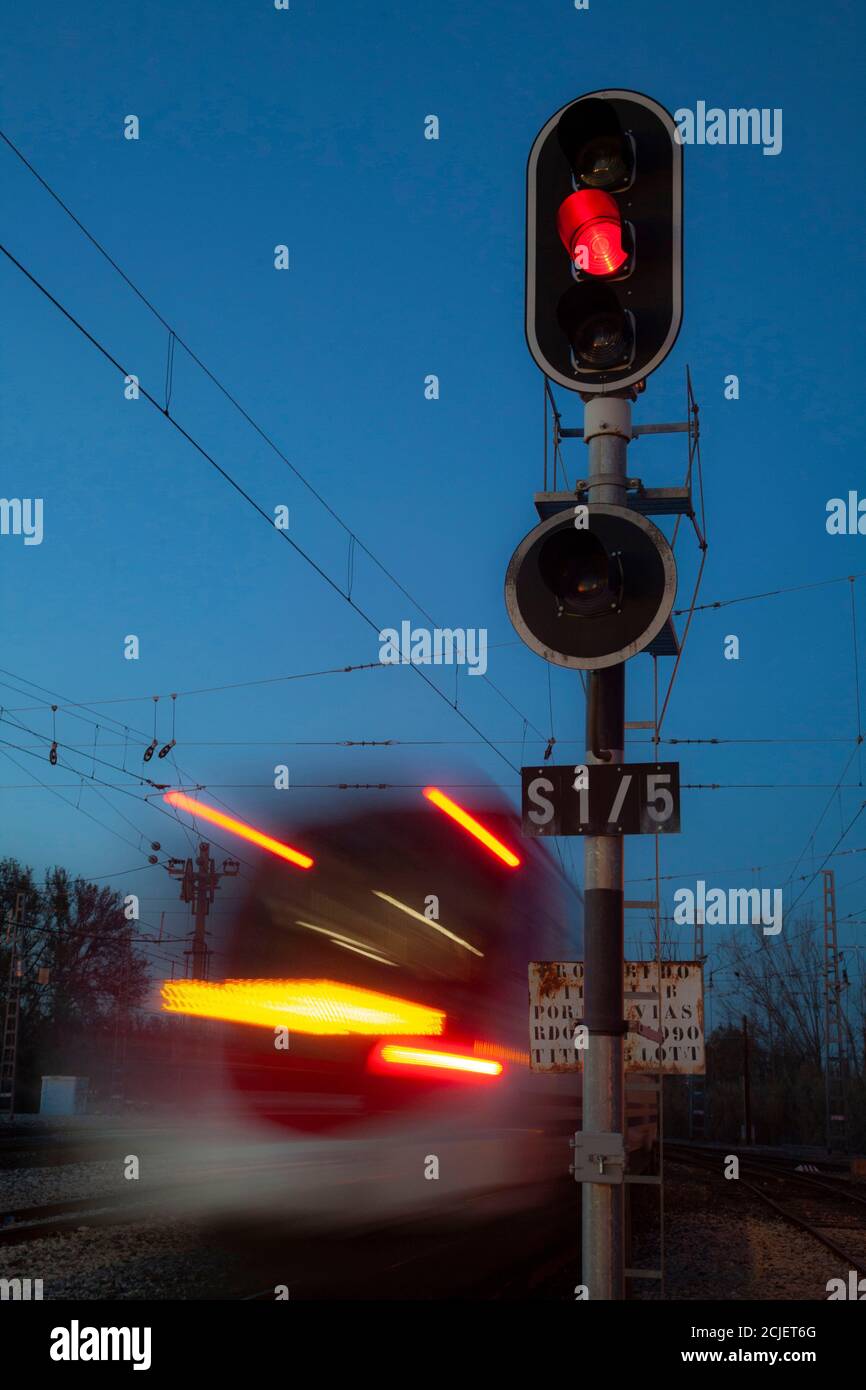 Semáforo hi-res stock photography and images - Page 3 - Alamy, image size:866x1390