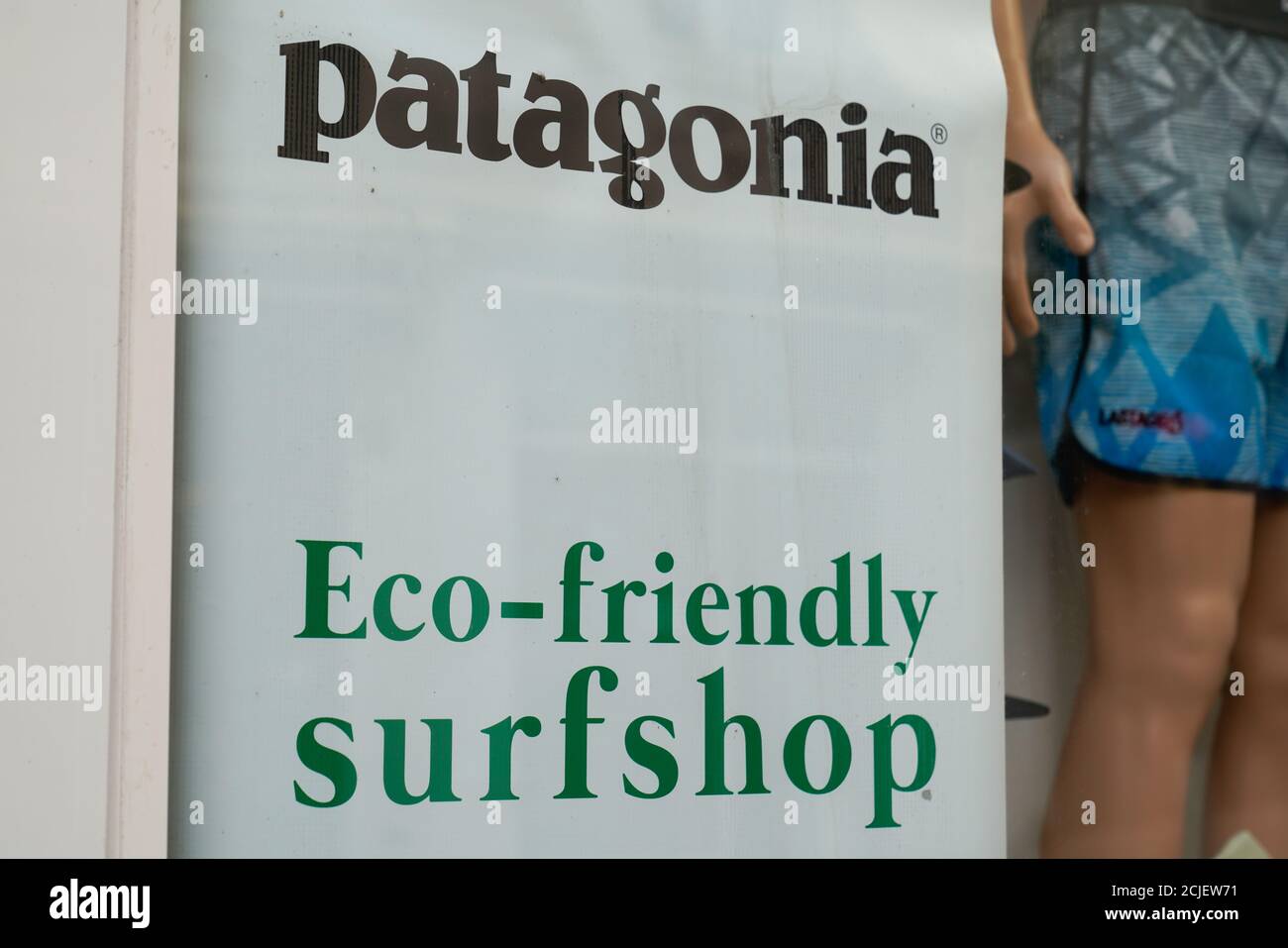 Bordeaux , Aquitaine / France - 09 01 2020 : Patagonia store logo above the entrance to shop with text eco-friendly Stock Photo - Alamy