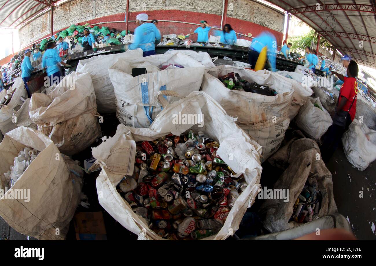 Aluminum cans and collect hires stock photography and images Alamy