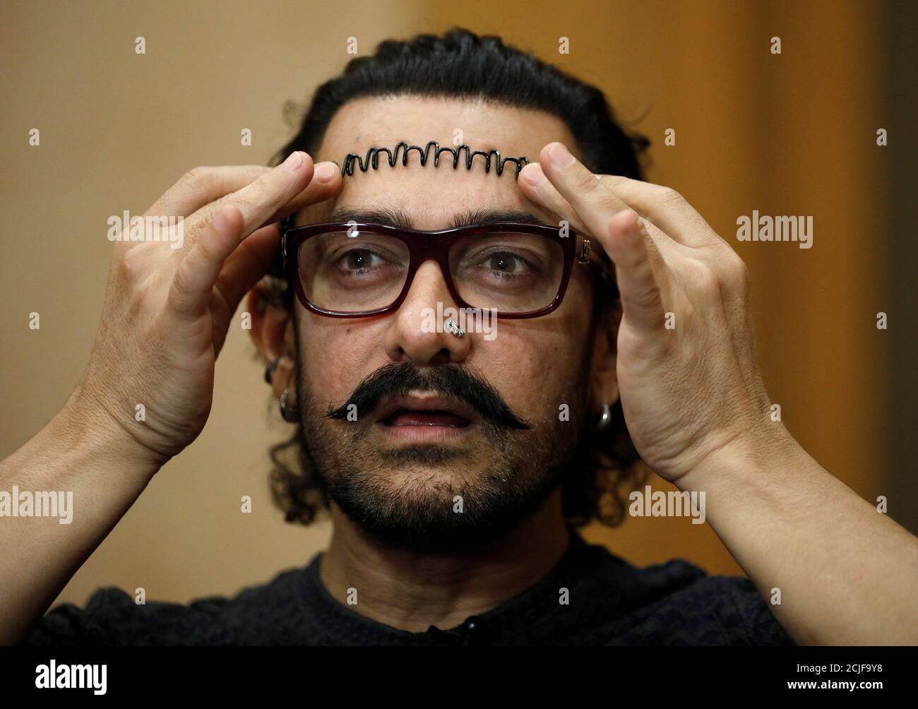 Actor Aamir Khan adjusts his hair during an interview in Singapore October 2, 2017. REUTERS/Edgar Su Stock Photo - Alamy Actor Aamir Khan adjusts his hair during an interview in Singapore October 2, 2017. REUTERS/Edgar Su Stock Photo - Alamy