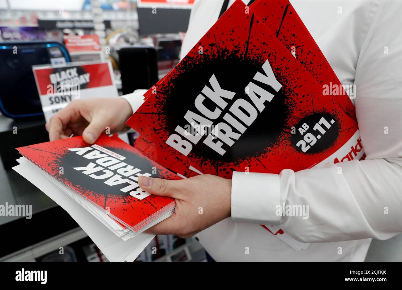 Steken Aardrijkskunde wervelkolom A worker places Black Friday signs at consumer electronics retailer Media  Markt near Alexander Platz square in Berlin, Germany, November 29, 2019.  REUTERS/Fabrizio Bensch Stock Photo - Alamy